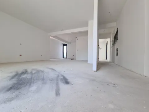 Makarska, Centar - Trzypokojowy penthouse z widokiem na morze 117 m2