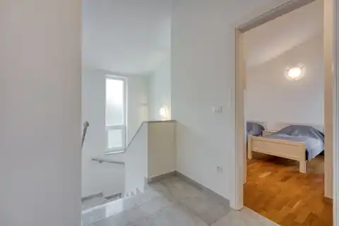 Parenzo, Vežnaveri – casa con due appartamenti