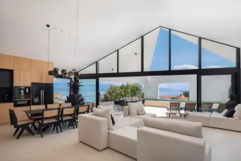 Brač - Moderna vila s bazenom, jacuzzijem i saunom