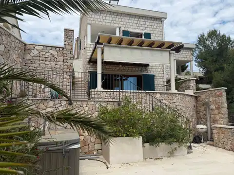 Milna, Brač - Ekskluzivna obiteljska vila prvi red do mora