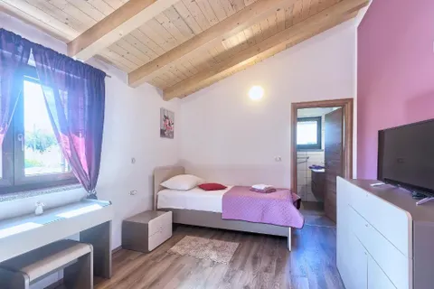 Istra, Tinjan – Prekrasna moderna vila s bazenom 260 m2