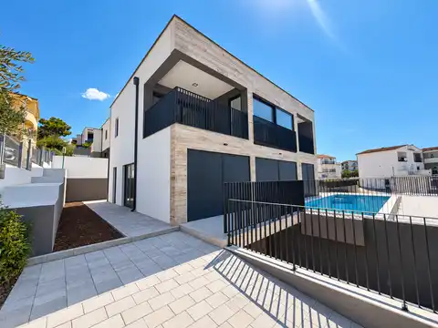 Pakoštane, Drage – Villa 368 m² mit Pool, in erster Reihe zum Meer