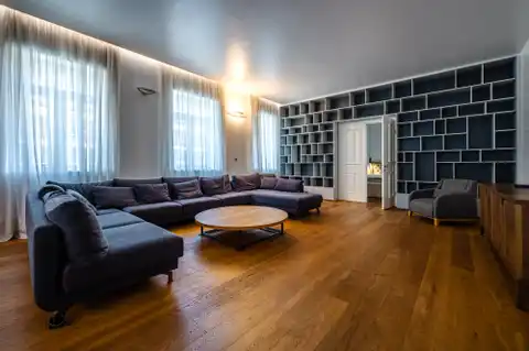 Appartamento 240 m², Donji grad — 3 camere da letto, balcone, parcheggio