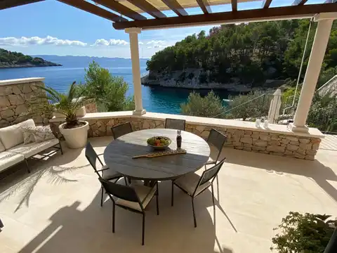 Milna, Brač - Exklusive Familienvilla in erster Meeresreihe