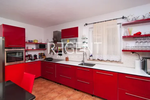 Brač, Mirca - kamenná vila s výhledem na moře, 300m2