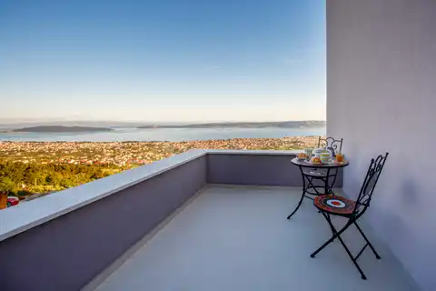Vila 232 m², Kaštel Stari — 4SS, grijani bazen, pogled na more