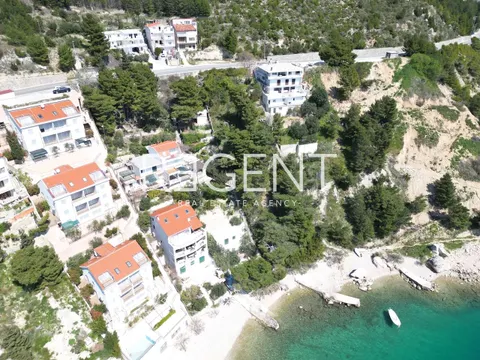 Omiš, Stanići - stavebný pozemok 1214 m2 s projektom
