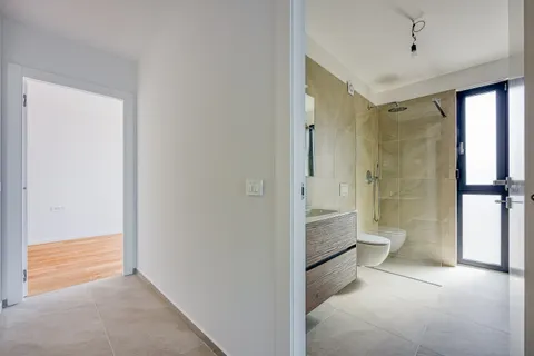 Istra, Novigrad - Trosoban apartman u luksuznom stambenom kompleksu 93 m2
