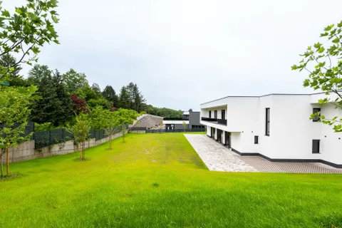 Zagreb, Donji Trpuci - Vila s unutarnjim bazenom