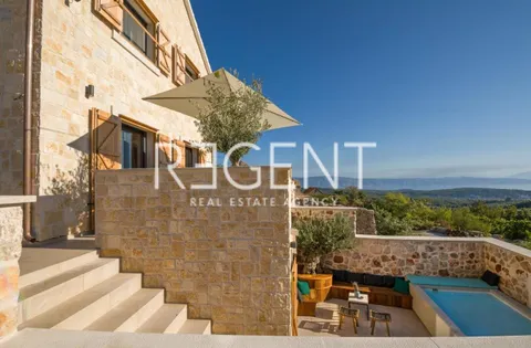 Hvar - villa in pietra dal design unico di 250m2