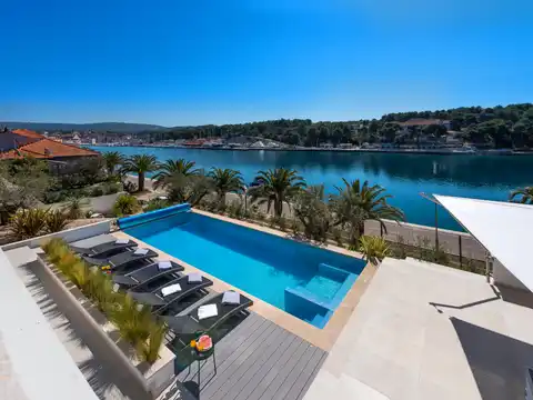 Brač, Milna - Villa moderna in prima fila sul mare, 264 m2