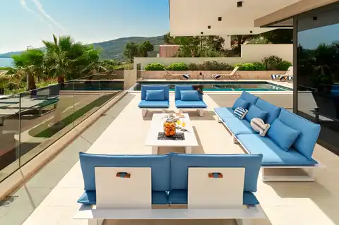 Trogir, Marina - Vila 400 m², 4 pokoje, bazén 30 m², 150 m od moře