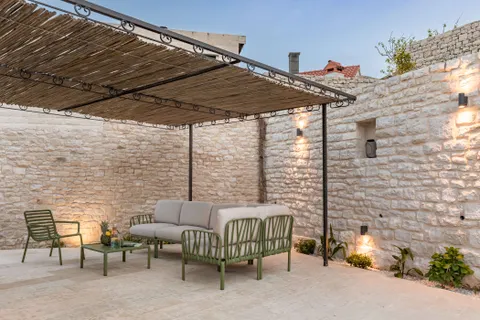 Brač, Pučišća - Nádherná kamenná vila 120 m2