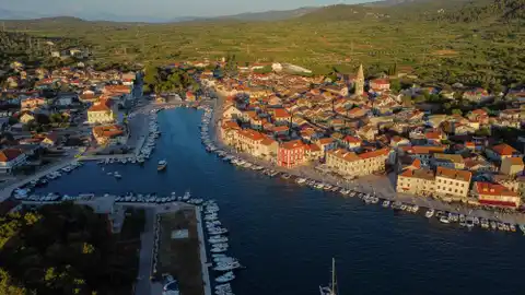 Stari Grad, Hvar — građevinsko zemljište 907 m² uz more