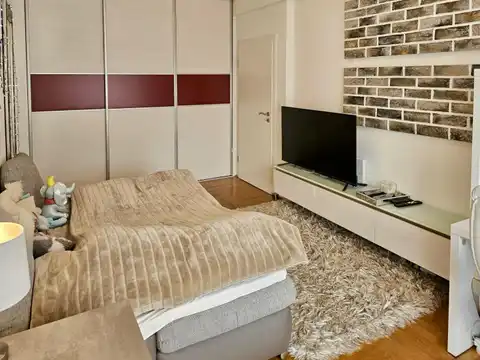 Загреб, Врапче - четырехкомнатная квартира с гаражом