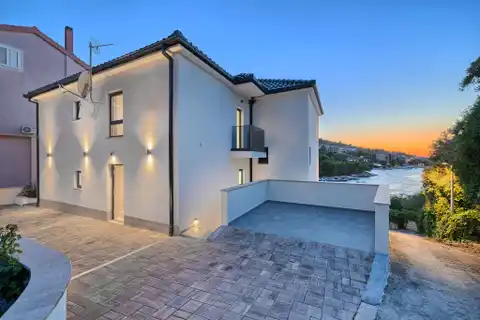 Ražanj – Vila s bazenom i panoramskim pogledom na more