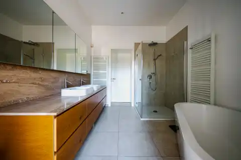 Appartamento 240 m², Donji grad — 3 camere da letto, balcone, parcheggio