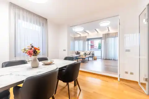 Zagreb, Srebrnjak – Uređen trosoban penthouse za najam