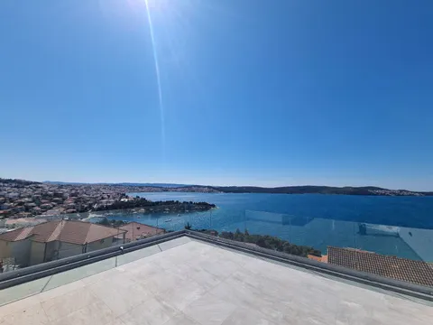Trogir, Čiovo - Trosoban stan u novogradnji s pogledom na more, 75 m2