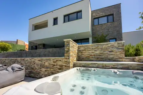 Istra, Buje - Vila sa bazenom, spa zonom i vrtom
