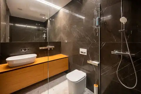 Ljubljana, Center - luksuzno stanovanje s teraso in garažo na Cvetlični ulici