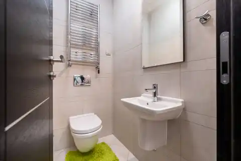 Zagreb, Srebrnjak – Uređen trosoban penthouse za najam
