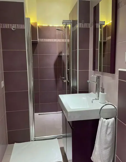 Split, Manuš - Dvosoban stan s loggiom
