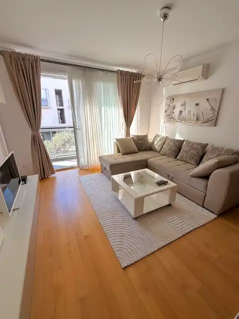 Split, Spinut - one-bedroom apartment with a garage and loggia near the center