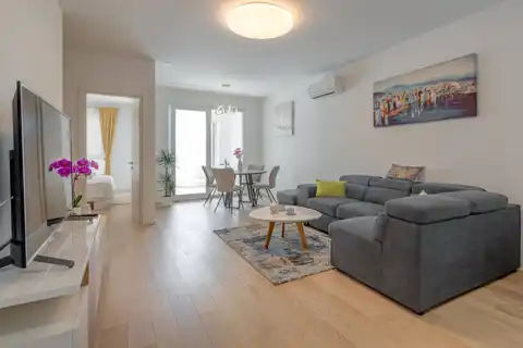 Split, Žnjan - Jednosoban stan sa loggiom i pogledom na more