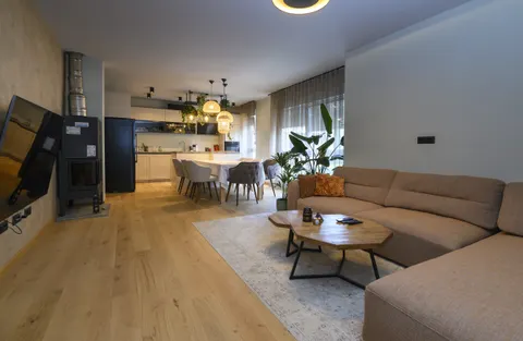 Split, Strožanac - Dvoetažni penthouse s lođom i terasom