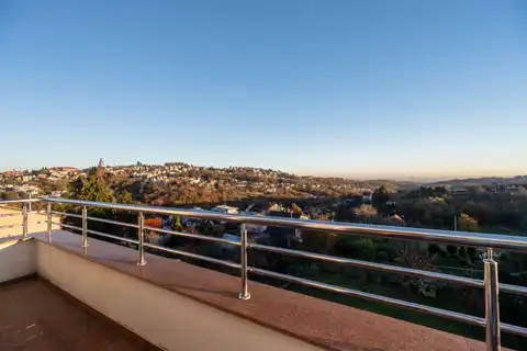 Zagreb, Sestine - Exklusives Penthouse in einer Stadtvilla, 123m2 zur Miete