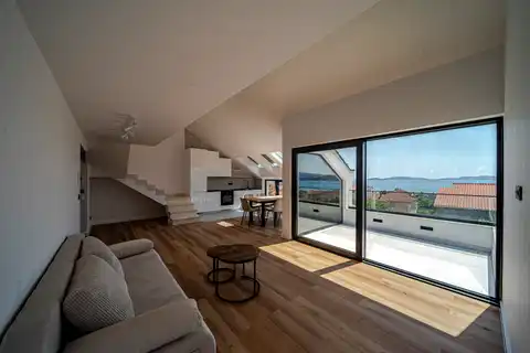 Pelješac, Orebić - Trosoban apartman s loftom i terasom u novogradnji