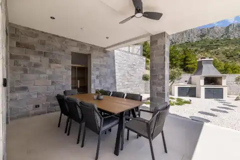 Dugi Rat - Vila 300 m², bazen, sauna ,pogled na more