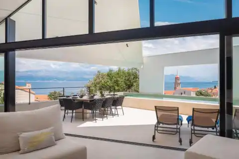 Brač - Moderna vila s bazenom, jacuzzijem i saunom