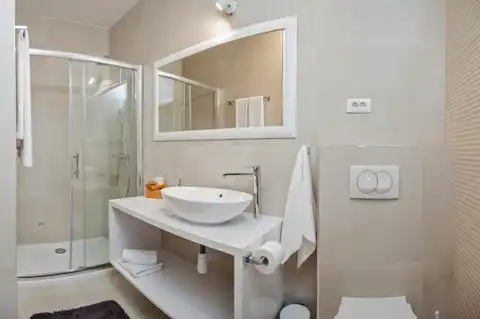 Split, Žnjan-dvosoban s balkonom, drugi red od mora