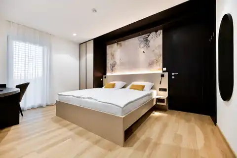 Zadar, Turanj – Luksuzna vila s apartmanima, prvi red do mora