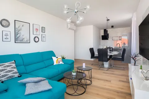 Trogir, Čiovo - Dvosoban stan za najam 75 m2