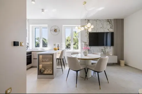 Split, Bačvice - Luksuzan dvosoban stan 64 m2