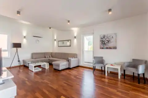 Podstrana - Three-room apartment with a terrace