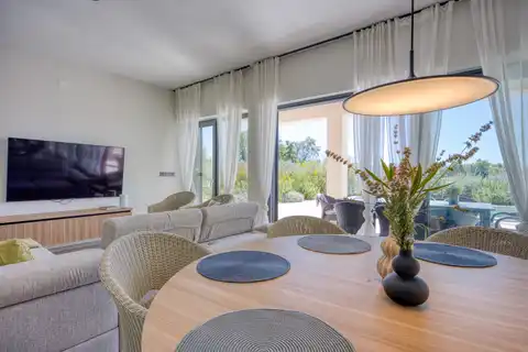 Kuća 230 m² — grijani bazen, krovna terasa, Poreč