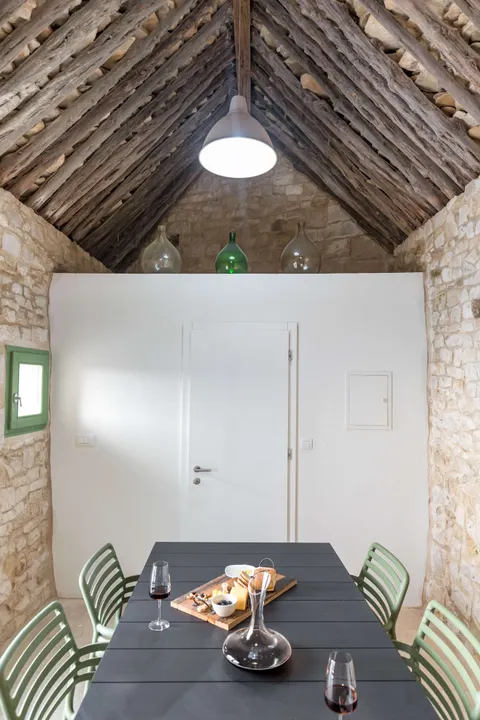 Brač, Pučišća - Nádherná kamenná vila 120 m2