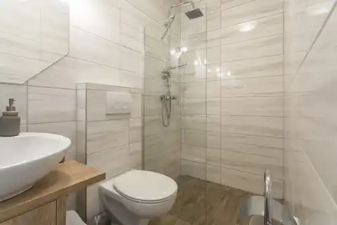 Split, Bačvice - Stan s 3 apartmanske jedinice i prostranim vrtom