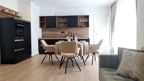 Split, Strožanac – For rent, three-room apartment 103 m² loggia jacuzzi parking