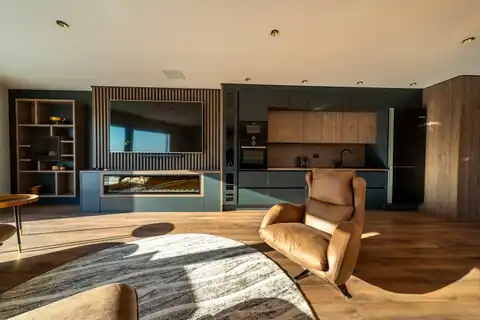 Split, Strožanac - Moderna vila s pogledom na more, bazenom i pomoćnim objektom 50 m2