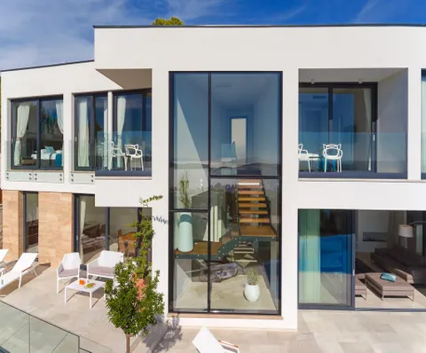 Hvar – Moderna vila s pogledom na more 195 m2