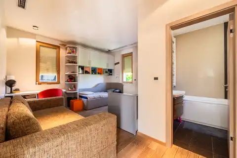 Kuća 376 m², Gornje Prekrižje — parcela 704 m²