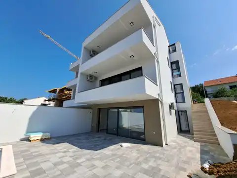 Crikvenica, Dramalj - Modern four-bedroom apartment with a pool, new construction