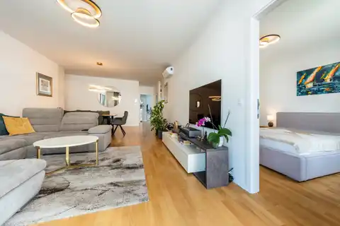 Stan 112 m², Vrbani — 3 spavaće sobe, balkon, 2 garaže