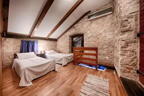 Комижа - Каменный дом у моря