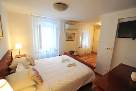 Korčula - Krásný kamenný dům v srdci starého města 130 m2